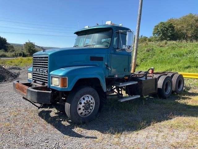 Mack CH613 Kabíny a interiér