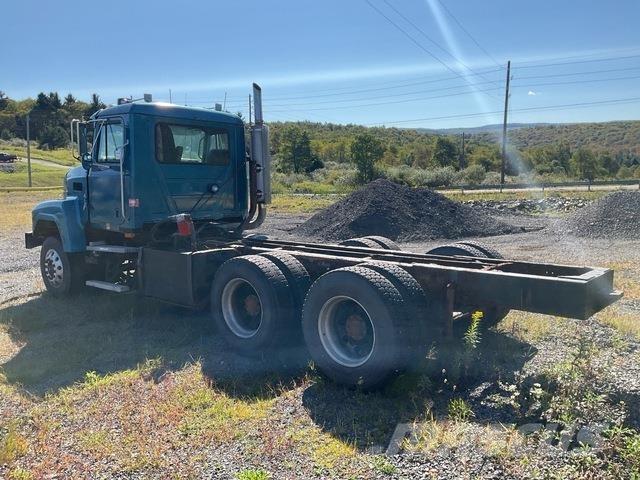 Mack CH613 Kabíny a interiér