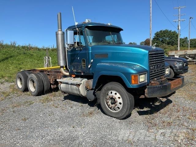 Mack CH613 Kabíny a interiér