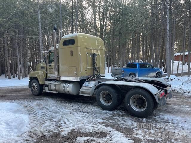 Mack CHN613 Ťahače