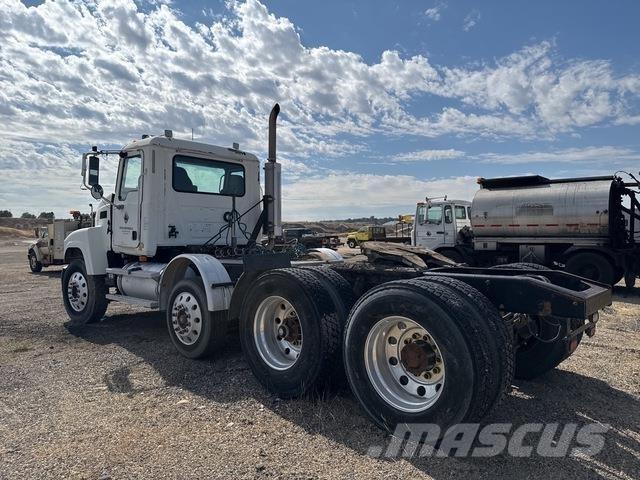 Mack CHN613 Ťahače