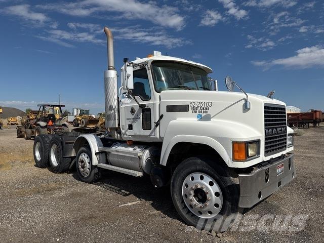 Mack CHN613 Ťahače