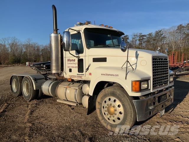 Mack CHU613 Ťahače