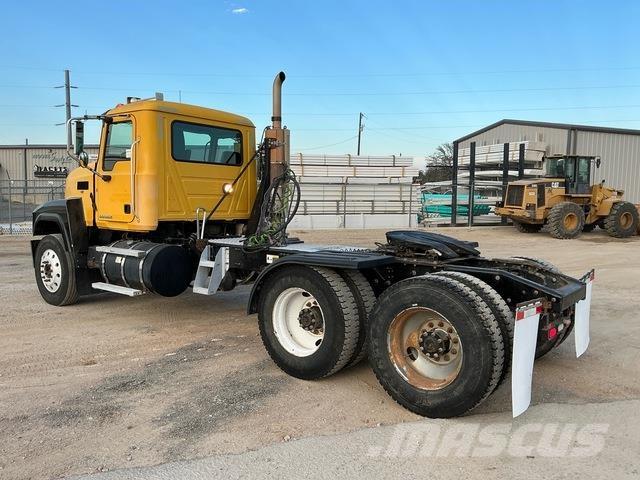 Mack CHU613 Ťahače