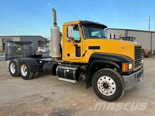 Mack CHU613 Ťahače