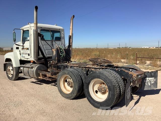 Mack CHU613 Ťahače