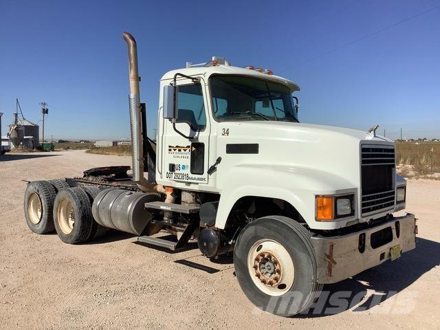 Mack CHU613 Ťahače