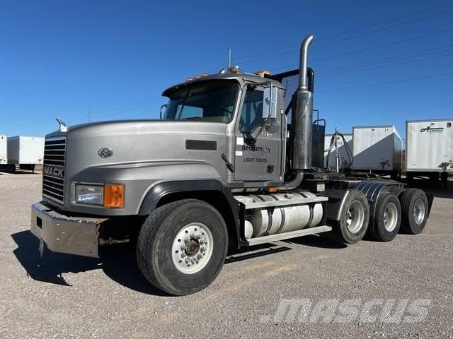 Mack CL713 Ťahače