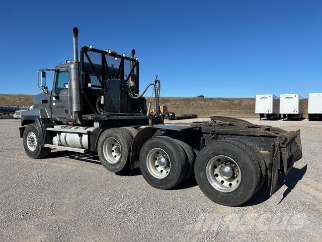 Mack CL713 Ťahače