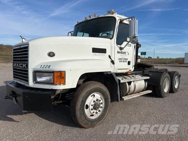 Mack CL733 Ťahače