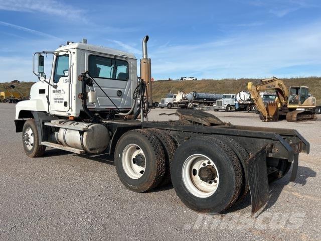 Mack CL733 Ťahače