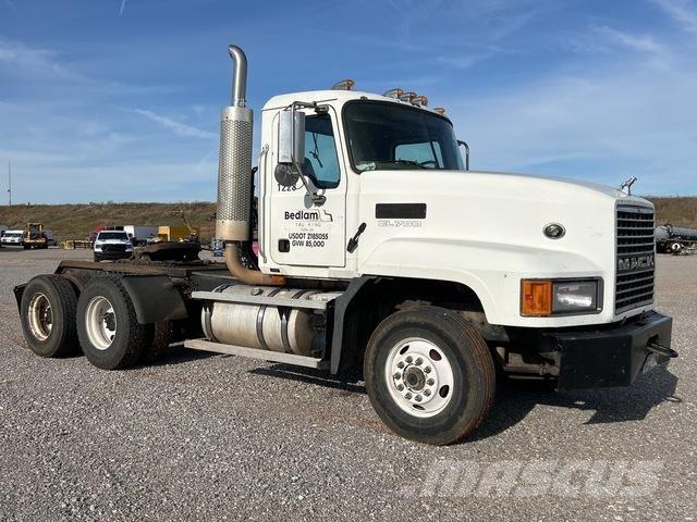 Mack CL733 Ťahače