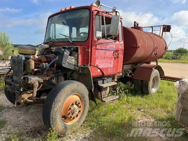 Mack CM422 Cisterny na vodu