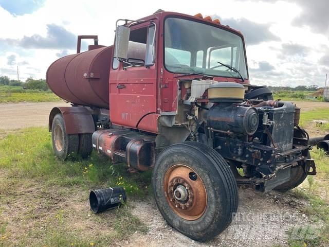 Mack CM422 Cisterny na vodu