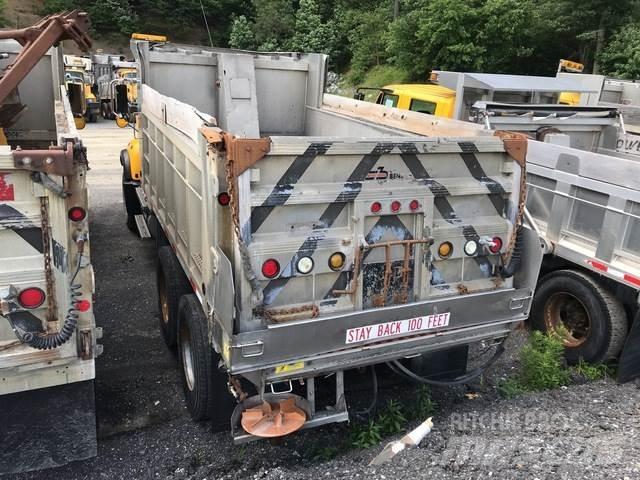 Mack CV700 Snežné pluhy, predné snežné radlice