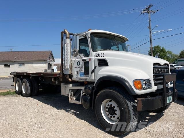 Mack CV713 Plošinové nákladné automobily/nákladné automobily so sklápacími bočnicami