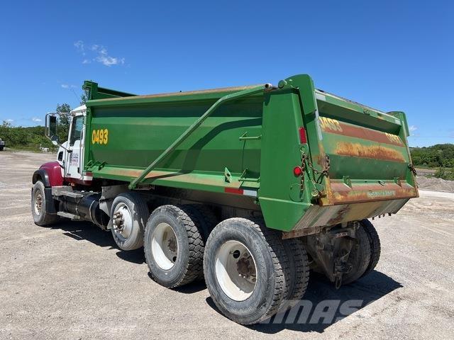 Mack CV713 Sklápače