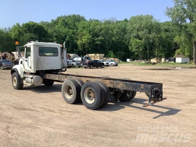 Mack CV713 Kabíny a interiér