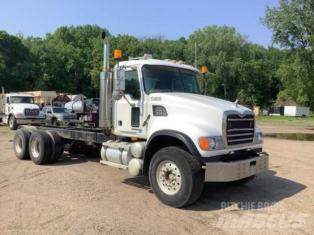 Mack CV713 Kabíny a interiér