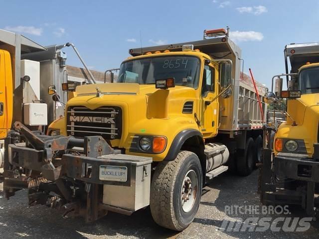 Mack CV713 Snežné pluhy, predné snežné radlice