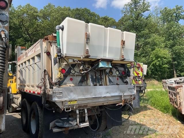 Mack CV713 Snežné pluhy, predné snežné radlice