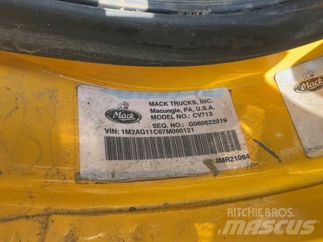Mack CV713 Snežné pluhy, predné snežné radlice