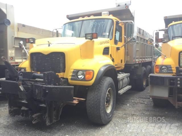 Mack CV713 Posýpače soli a piesku