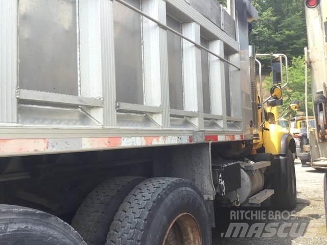Mack CV713 Posýpače soli a piesku