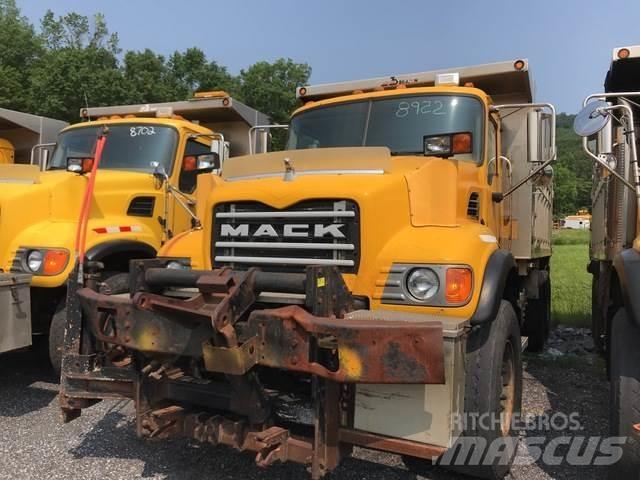 Mack CV713 Posýpače soli a piesku
