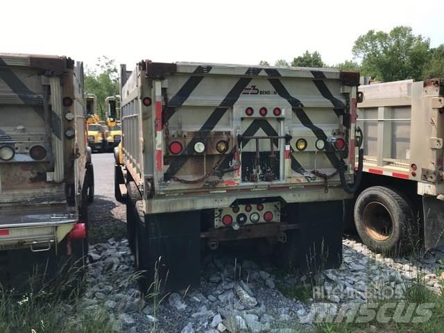 Mack CV713 Posýpače soli a piesku