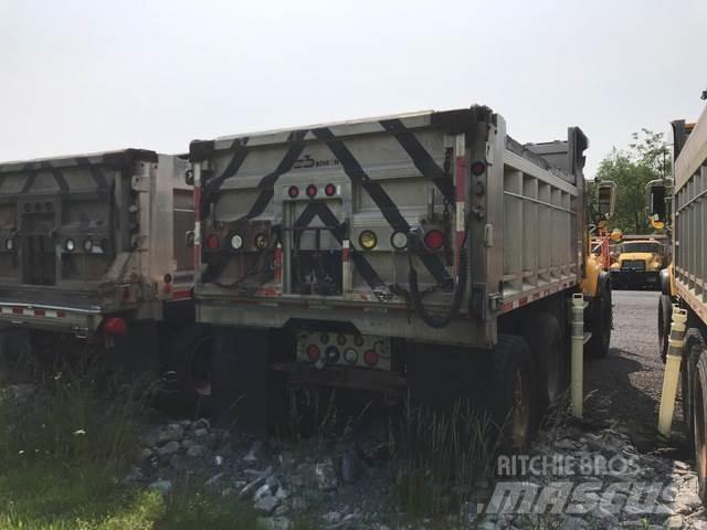 Mack CV713 Posýpače soli a piesku