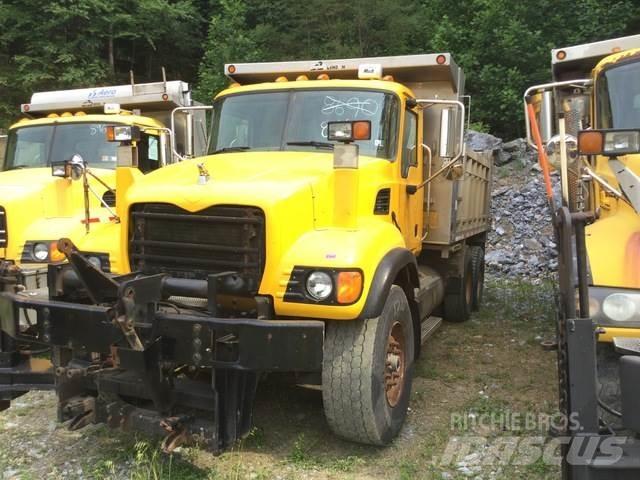 Mack CV713 Posýpače soli a piesku