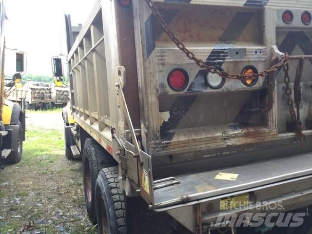 Mack CV713 Posýpače soli a piesku