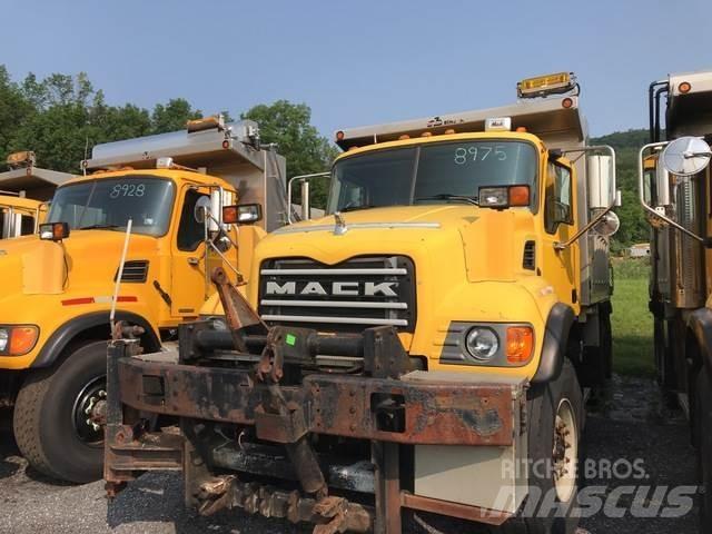 Mack CV713 Posýpače soli a piesku