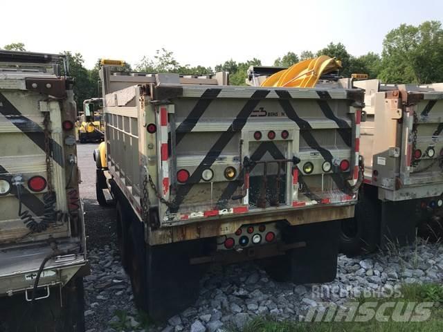 Mack CV713 Posýpače soli a piesku