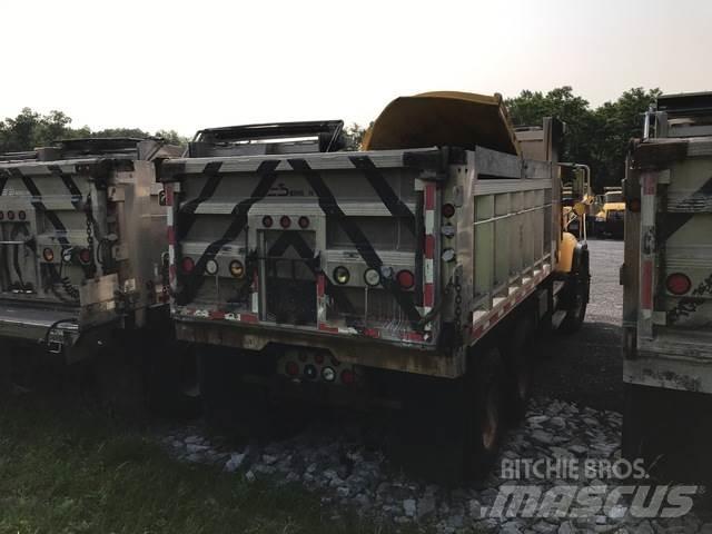 Mack CV713 Posýpače soli a piesku