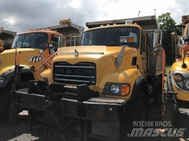 Mack CV713 Snežné pluhy, predné snežné radlice