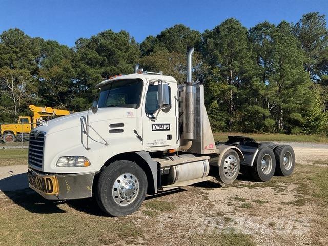 Mack CXN613 Ťahače