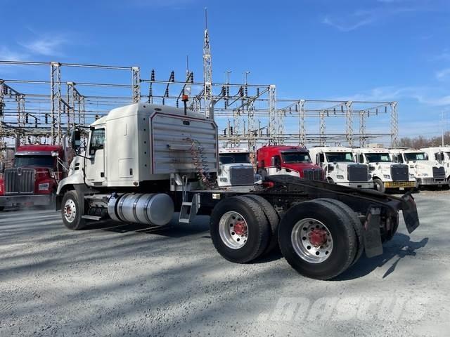 Mack CXU613 Ťahače