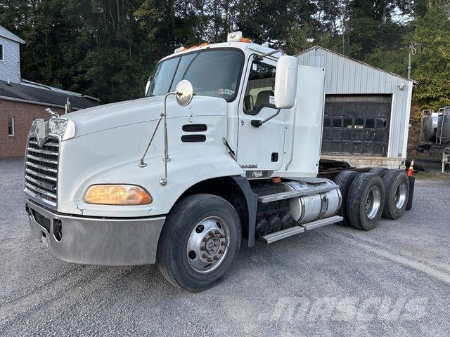 Mack CXU613 Ťahače