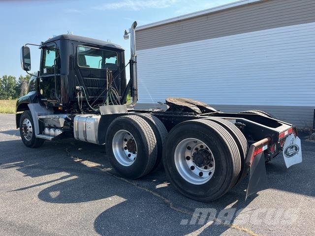 Mack CXU613 Ťahače