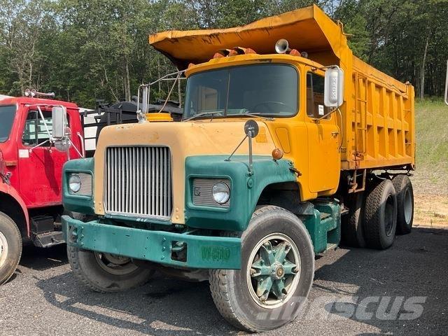 Mack DM686SX Sklápače