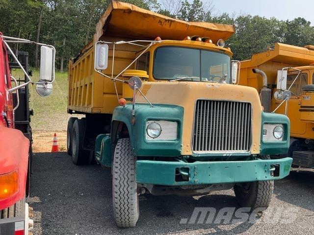 Mack DM686SX Sklápače