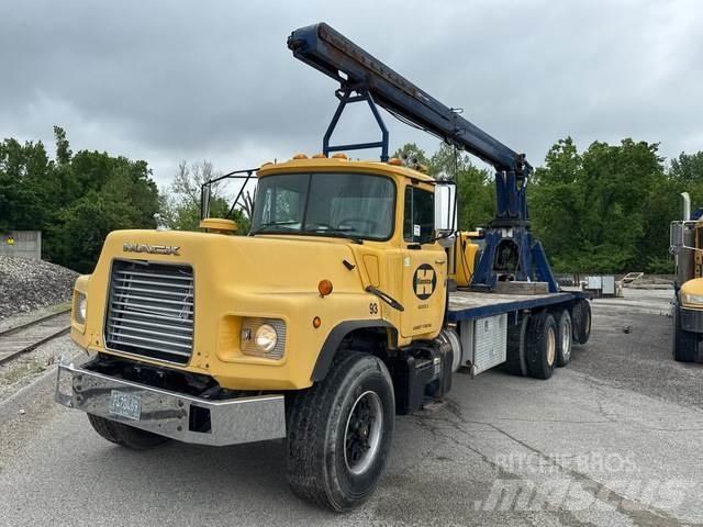 Mack DM688S Ďalšie nákladné vozidlá