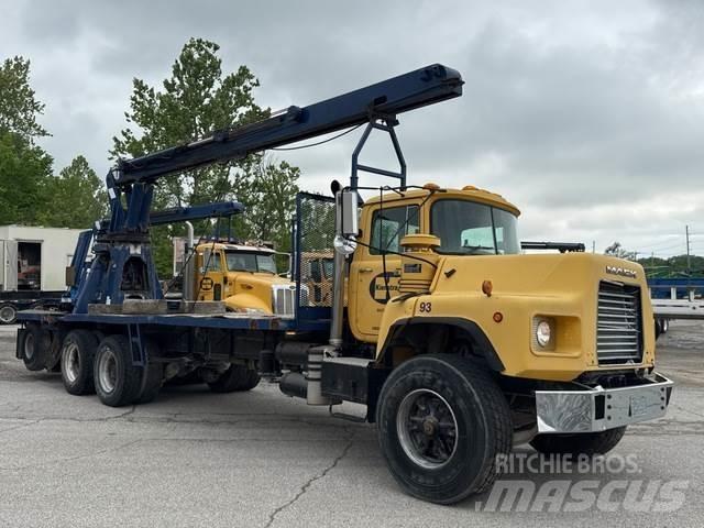 Mack DM688S Ďalšie nákladné vozidlá