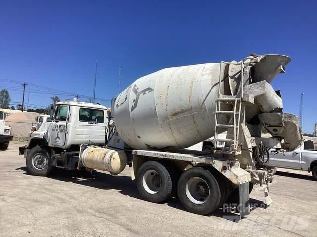 Mack DM690S Ďalšie nákladné vozidlá