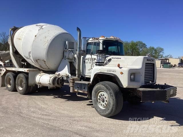 Mack DM690S Ďalšie nákladné vozidlá