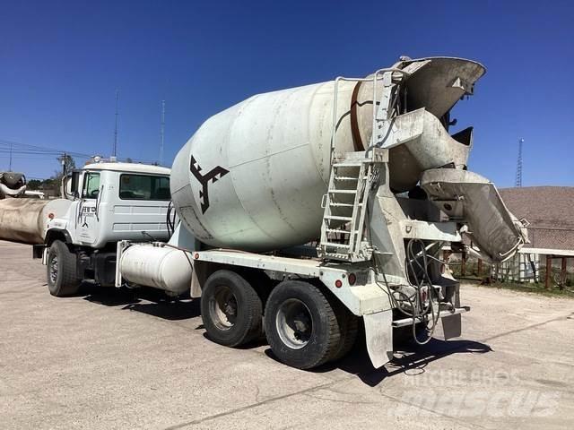 Mack DM690S Ďalšie nákladné vozidlá