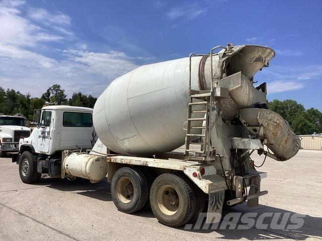Mack DM690S Ďalšie nákladné vozidlá