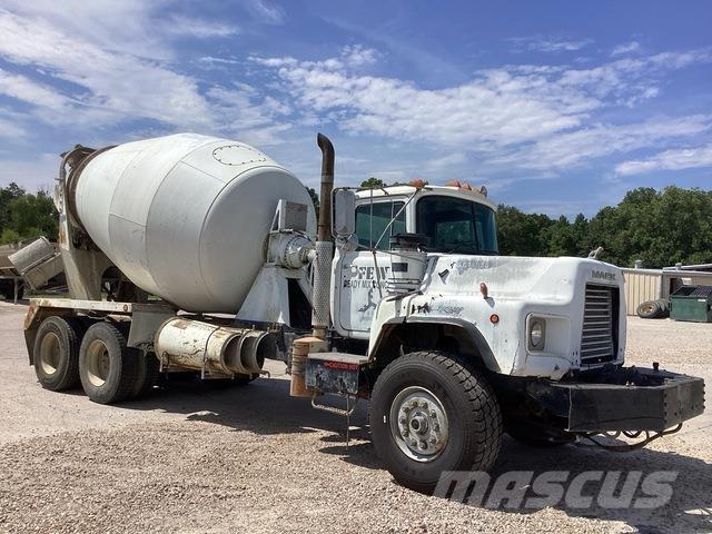 Mack DM690S Ďalšie nákladné vozidlá